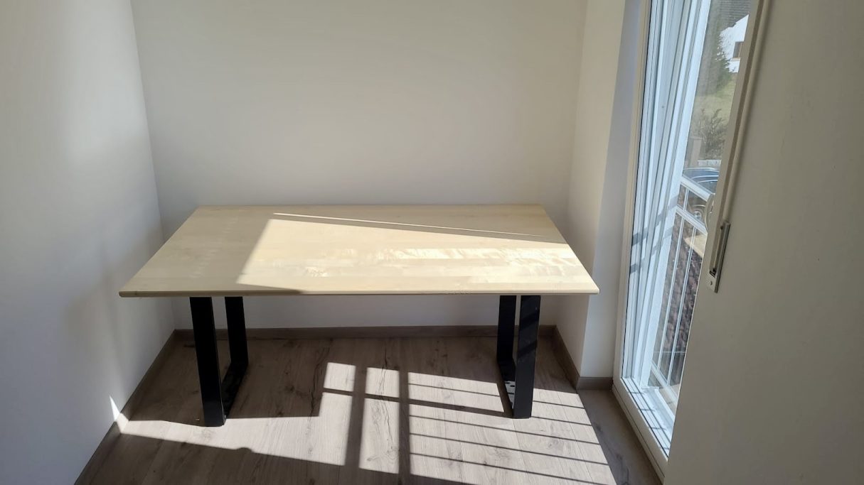 Schreibtisch - Ahorn massiv - Stahl lackiert - gewachst