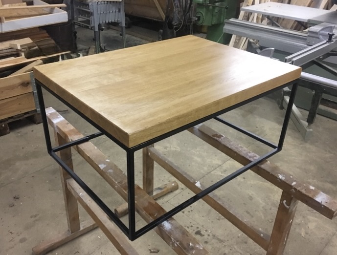 Couchtisch - Eiche massiv - Stahl lackiert - geölt - gewachst
