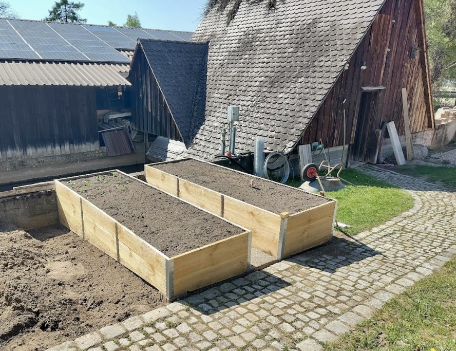 Hochbeete geländeangepasst - Kiefer massiv - sägerau